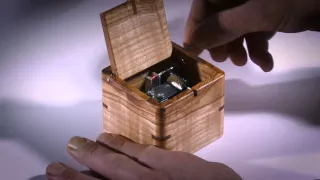 ROMEO & JULIET. Music box from city wood of Holland