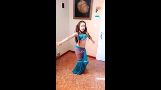 Niña  bailando. Árabe. Robetson. Ariadna