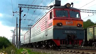 Приветливый машинист на электровозе ВЛ10У-130 с грузовым поездом, станция Сандарово БМО ж/д