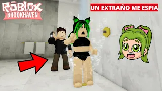 😨UN EXTRAÑO ME ESPIA EN UN HOTEL BROOKHAVEN😳*LAS PEORES VACACIONES* ROBLOX karola20