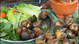 Snail eating #foodblogger #asianfood #amazing #americanfoodrecipe #amazingfood #originalcontent