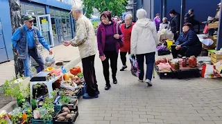 Вася не смог продать картошку на киевском рынке.