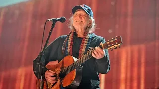 Willie Nelson hosts virtual concert Saturday with Neil Young, John Mellencamp and Dave Matthews