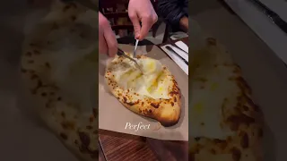 How to eat adjarian khachapuri - хачапури по-аджарски