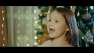 С Новым Годом!!! Песня " Снежинка " в исполнении Анны Белоусовой.