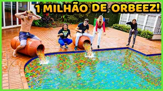 COLOQUEI UM MILHÃO DE ORBEEZ NA PISCINA DA MINHA CASA!! [ REZENDE EVIL ]