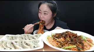 🔥핵폭탄 열무김치로 만든 열무김치 반 국수 반 핵폭탄 열무비빔국수 갈비만두🥟 먹방 Spicy Noodles with Young Summer Radish Kimchi Mukbang