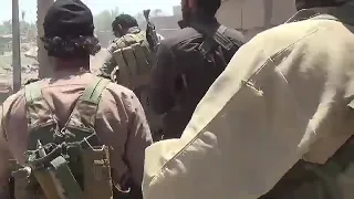 داعش الارهابي يدخلون بيت ومضيف الشيخ حميد الهايس في جزيرة الرمادي