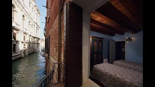 Квартира в очаровательной Венеции рядом с Гранд-каналом, с тремя балконами и причалом для лодок