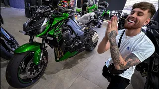 FUI NA KAWASAKI E ENCONTREI A MOTO DOS MEUS SONHOS !! 😍 * kawasaki Z1000 R *