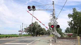 Short Cantilever Railroad Crossing's Compilation, USA Railroad Crossings Part 1