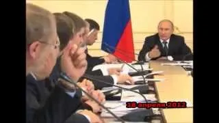 Путин спрятал партбилет до лучших времен.