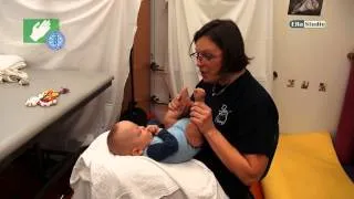 Therapie für Säuglinge mit Bewegungsauffälligkeiten