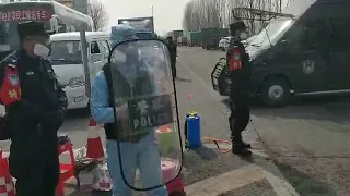 КОРОНАВИРУС. Китай. СПЕЦСЛУЖБЫ проверка на дорогах.  Coronavirus in China. SWAT  work on the roads.