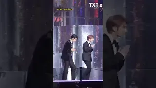 [TXT] this is how you should walk when receiving an award 😼