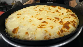 giant cheese pizza - korean street food