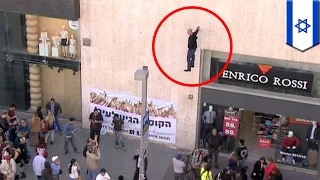 Comment fait-il?! Le magicien de rue israélien Hezi Dean lévite très haut dans les airs