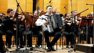 Tango Jalousie-J.Gade Plamen Dimitrov accordion, Ruse Philharmoni orkestra, condictor Yuri Ilinov