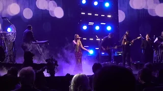 Leona Lewis Sings Bleeding Love Live in Concert