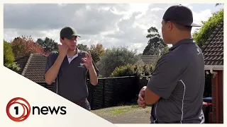 Tradie learns NZ sign language for deaf employee