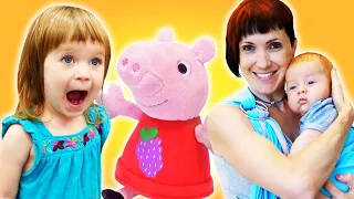 Kids pretend play toys & a new house for Bianca & Peppa Pig toys - Family fun video for kids.