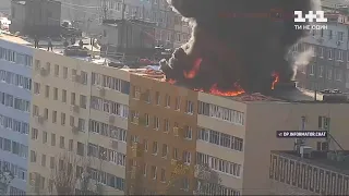 У Дніпрі горів технічний поверх дев`ятиповерхівки, пожежу гасили близько години | Новини України
