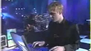 WARREN CUCCURULLO AND DURAN DURAN IN THE VIBE SHOW 1997.