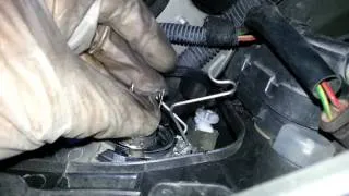 How to change a bulb - Peugeot 206 with H4
