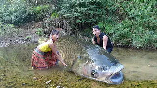 Primitive Life: Unique Hand Fishing Catch Big Fish - Cooking Big Fish For Survival