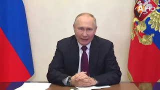 Президент Владимир Путин по видеосвязи принял участие в церемонии поднятия российского флага