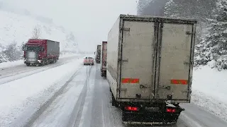 ÇİLELİ YOLCULUK YOLDA KALDIK KAR BUZ ÜZERİNDE RAMPA ÇIKIŞLARI RETARDER KULLANIYORMUYUZ