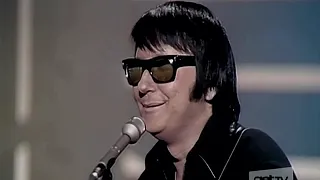 Roy Orbison - Only The Lonely & Oh, Pretty Woman (The Johnny Cash Show 720p)