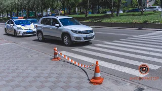 В Днепре на проспекте Поля Volkswagen сбил женщину с ребенком на пешеходном переходе