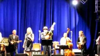 Elvis Costello y Diana Krall en Compostela - What's So Funny 'Bout Peace Love and Understanding