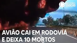 Avião de pequeno porte cai em rodovia e mata 10 pessoas