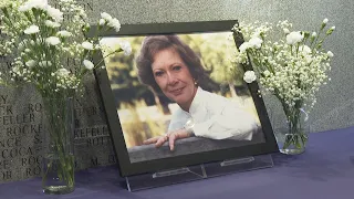 Visitors to Carter Presidential Center honor Rosalynn Carter