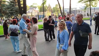Родниковый край Танцы в саду Шевченко Май 2021 Харьков