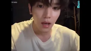 Taeyong sing "rose" live