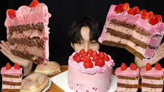 ASMR MUKBANG 노티드 크림케이크 🎂 🔴딸기🍫    초코케이크 먹방! A cake mixed with strawberry Chocolate 🎂🍫 dessert mukbang