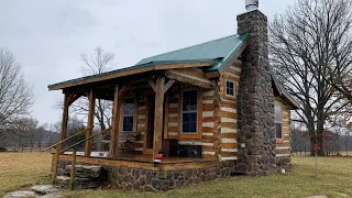 Amazing Rustic Tiny Cabin with Bathtub