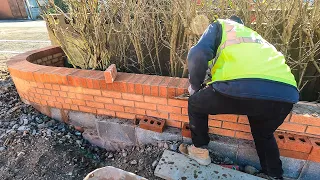 Bricklaying - Curved Wall and Brick on Edge