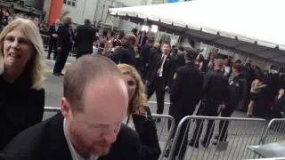 joss whedon signing autographs at the avengers premiere 4 11 12