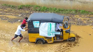 (Extreme Struggling)Bajaj Auto Rickshaw Stuck In Mud Water | Auto Rickshaw Video | Auto Junction