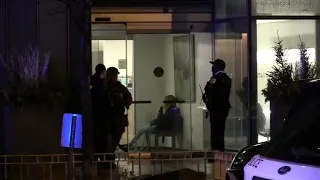 Man shot during attempted robbery in luxury Chicago apartment building