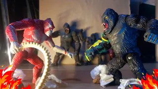 Kong with B.E.A.S.T glove vs. Skar king. An epic battle, stop motion.