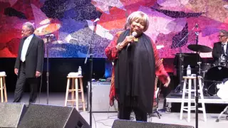 Mavis Staples -Band Intro & "Let's Do It Again"