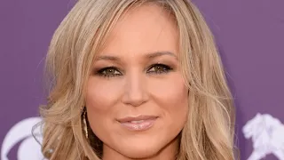 Jewel's Stunning Transformation Still Leaves Fans In Total Awe