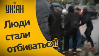 Люди в Беларуси начали давать отпор ОМОНу!