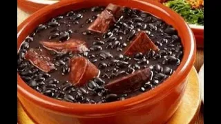 Fui desafiado a fazer uma feijoada com os ingredientes locais daqui da Colombia.