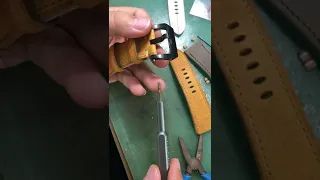 How to remove Panerai buckle.